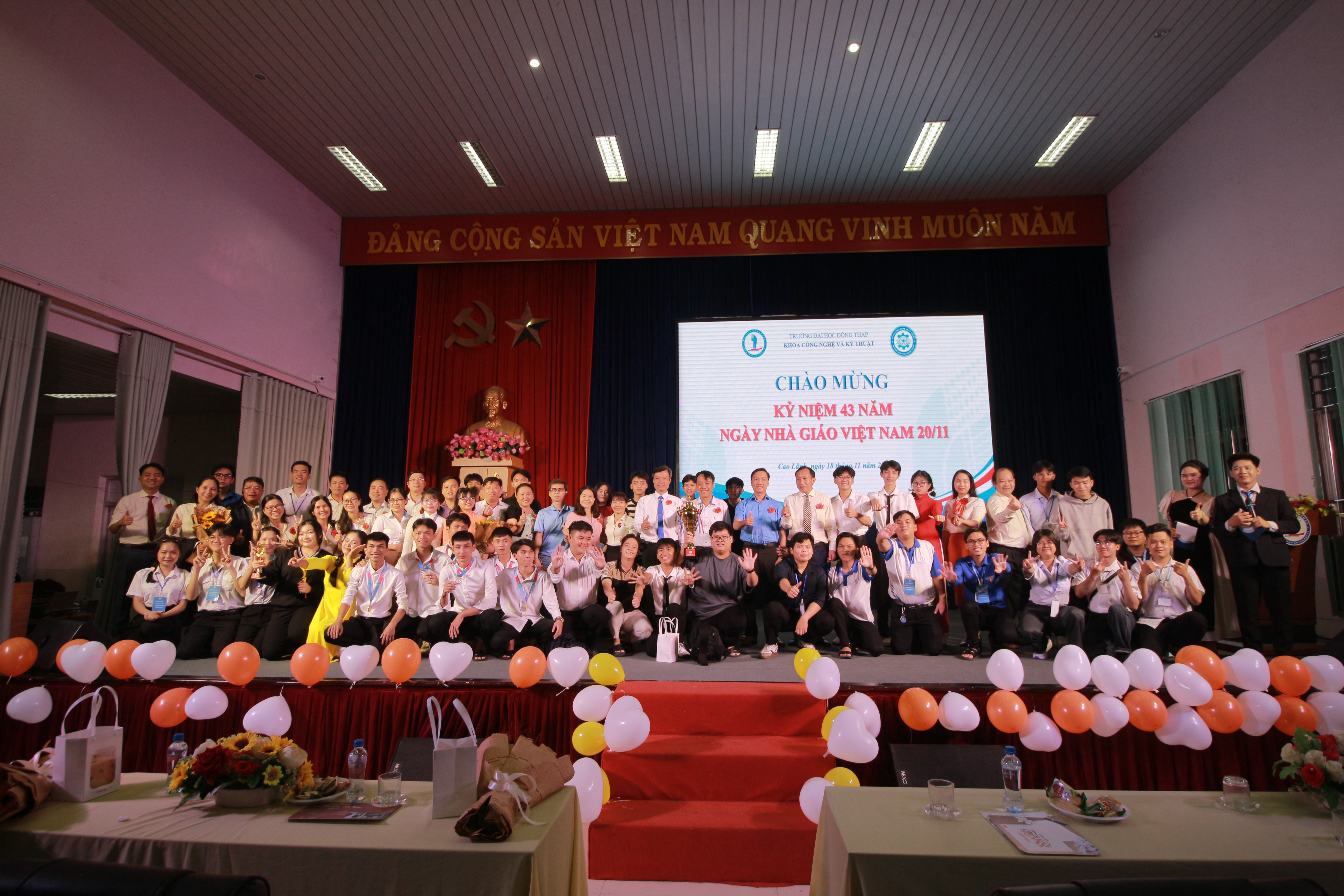 Cựu sinh viên là đồng nghiệp